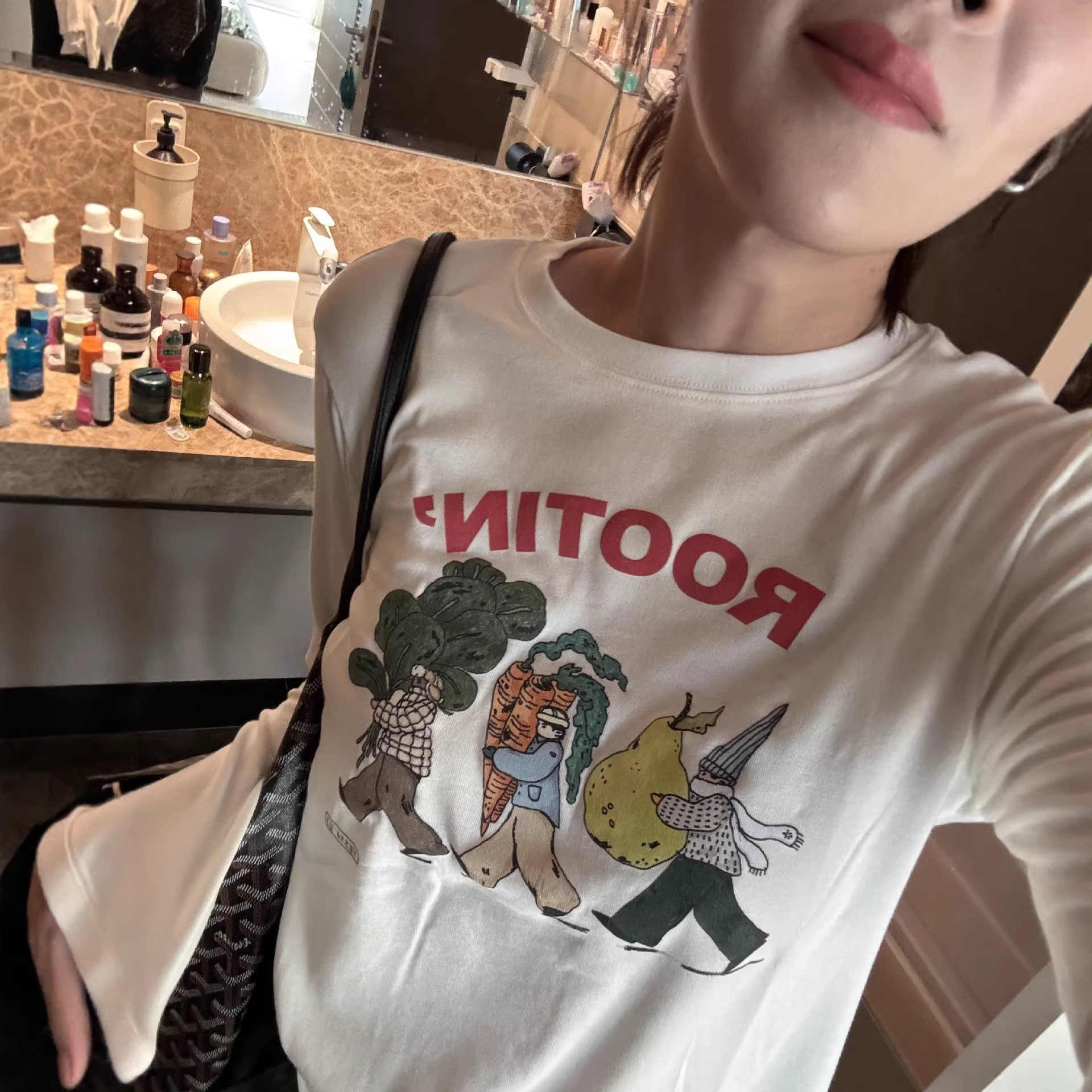 人手n色收!26早春韩系慵懒氛围感蔬菜搬运小人儿高弹长袖打底tee